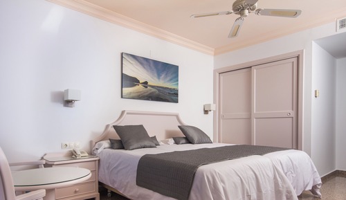 Habitación Doble Patio Andaluz. (2 adultos y 1 niño)