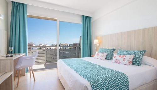 Habitación doble, vistas parciales al mar