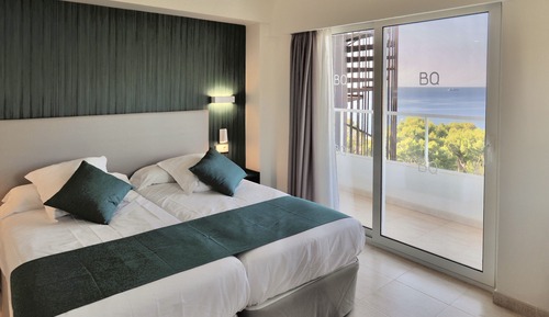 Habitación doble, balcón, vistas al mar (2 adults + 1 child)