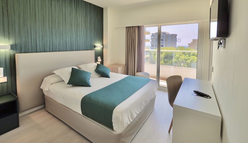 Habitación doble, balcón (2 adults + 1 Child)