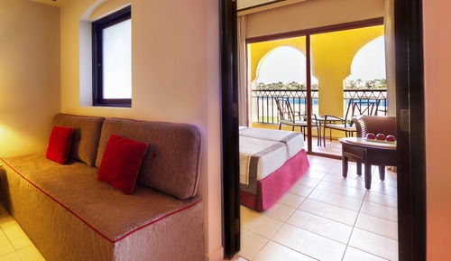Habitación Deluxe, vistas a la piscina (Family, Queen or Twin Bed, Jaz Samaya)