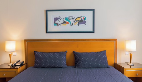 Habitación con 2 camas individuales, vistas a la ciudad