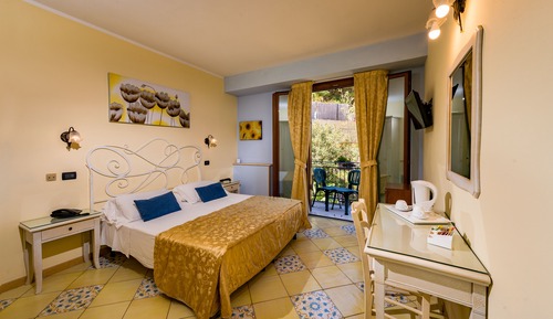 Camera balcone, vista mare laterale
