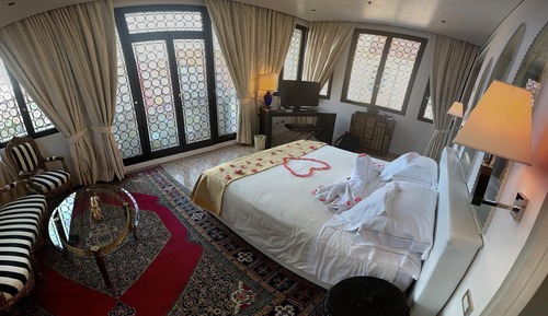 Suite panorámica, 1 cama de matrimonio grande, bañera de hidromasaje, vistas al canal