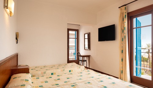 Habitación cuádruple (3 Adults + 1 Child)