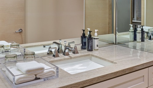 Habitación Deluxe, 2 camas dobles (Mobility/Hearing Accessible, Tub)