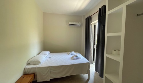 Estudio básico, 1 habitación, balcón, vistas al jardín