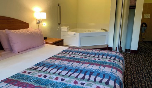 Habitación (Jacuzzi Room)