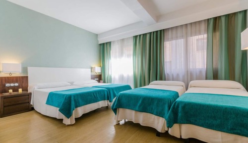 Habitación doble (2 Adults + 2 Children)
