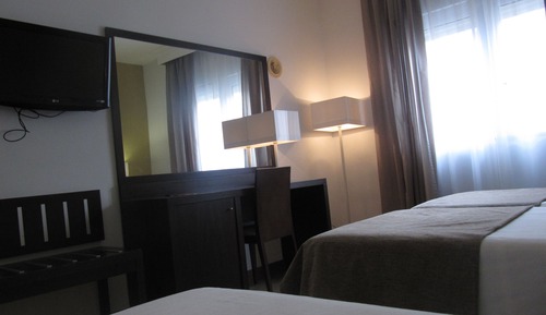 Habitación doble (2 Adults + 1 Child)