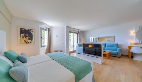 Suite estudio junior, vistas parciales al mar (2 Adults + 1 Child)