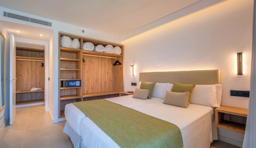 Apartamento estándar, vistas a la ciudad (2 Adults + 1 Child)
