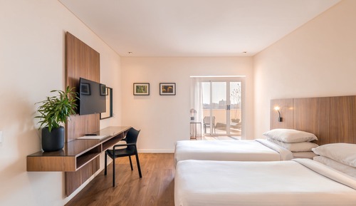 Habitación superior con 1 cama doble o 2 individuales, balcón