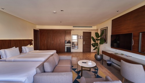 Deluxe Family Room
