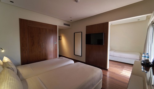 Habitación triple Deluxe, 1 habitación, balcón