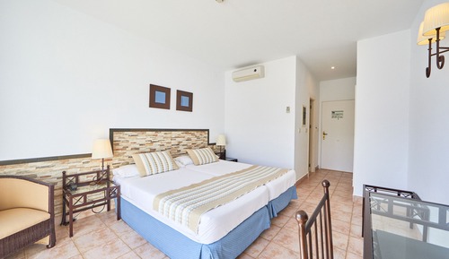 Habitación doble, balcón (2 adults + 1 child)
