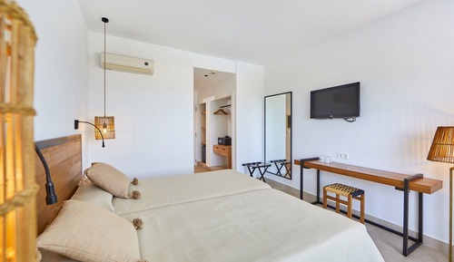 Habitación doble, vistas al mar (2 Adults + 1 Child)