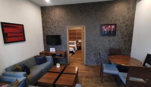 Suite junior, 1 cama de matrimonio grande, vistas a la ciudad (Junior Suite)