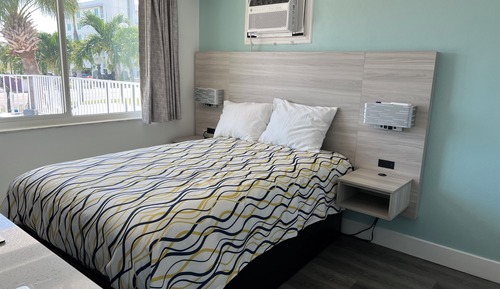 Habitación Deluxe, 1 cama doble, vistas a la piscina