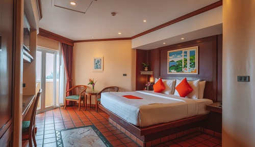 Habitación exclusiva, 1 cama de matrimonio grande, frigorífico y microondas, vistas al mar