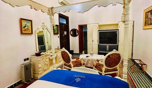 Suite, baño privado, vistas a la ciudad (Warda)