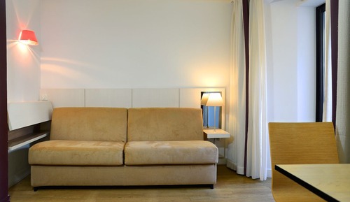 Estudio, vistas a la ciudad (2 pers)