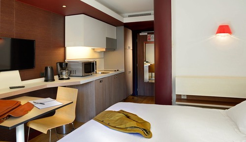 Estudio, vistas al jardín (2 pers)