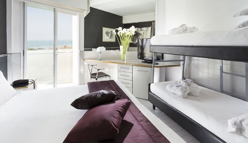 Habitación estándar doble, balcón, vistas parciales al mar