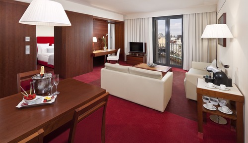 Suite Grand (The Level, Executive Lounge Access)