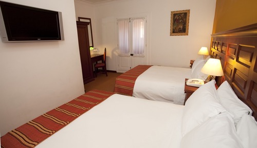 Habitación clásica con 2 camas individuales