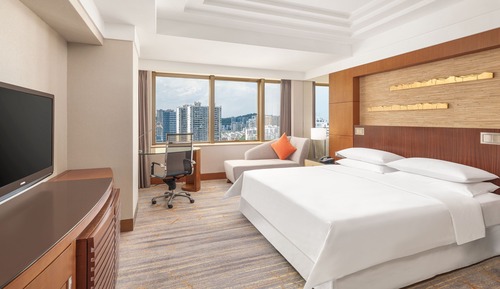 Habitación, 1 cama de matrimonio grande, vistas a la ciudad