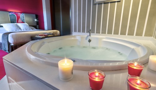 Habitación estándar con 1 cama doble o 2 individuales (Jacuzzi)