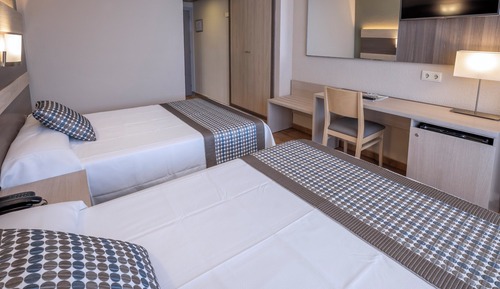 Habitación cuádruple, balcón, vistas al mar (3 adults + 1 child)
