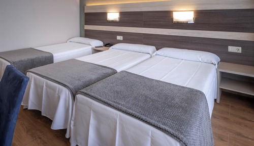 Habitación triple, balcón, vistas al mar (3 adults)
