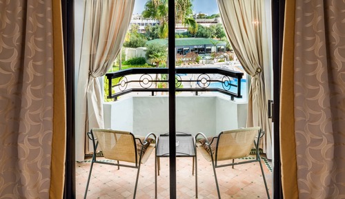 Habitación Deluxe, 1 cama de matrimonio grande, balcón, vistas a la piscina