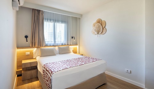 Habitación Doble Estándar con Kitchenette (Vistas al Jardín y Piscina)