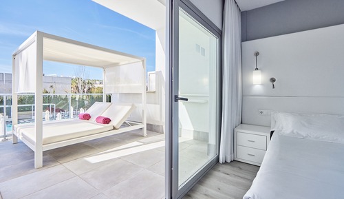 Habitación Deluxe, vistas a la piscina (Balibed)