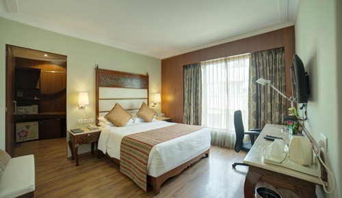 Habitación superior con 1 cama doble o 2 individuales, vistas a la ciudad