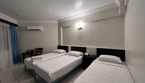 Habitación triple Deluxe, vistas parciales al mar