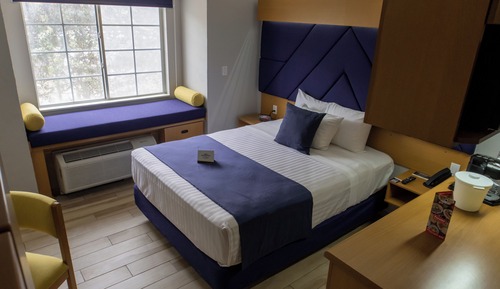 Suite estándar, 1 cama de matrimonio con sofá cama, fumadores