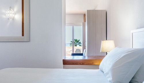 Estudio Club, vistas al mar