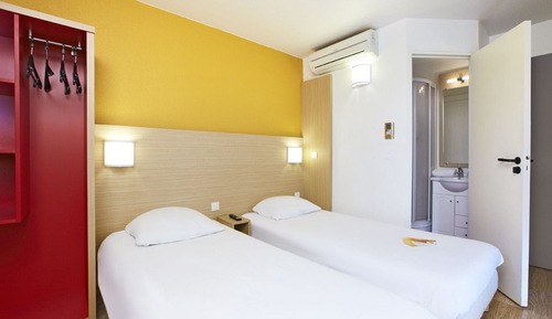 Habitación con 2 camas individuales