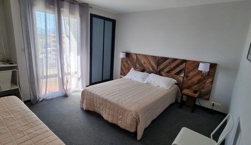Habitación estándar con 1 cama doble o 2 individuales