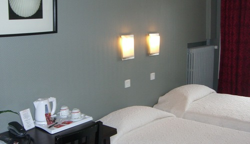 Habitación básica con 2 camas individuales, 2 camas individuales