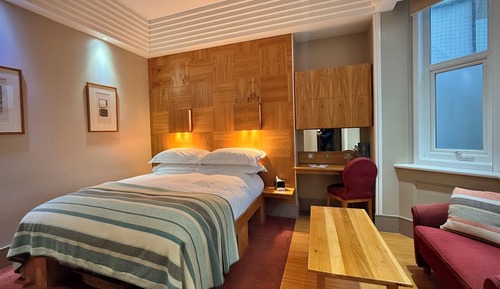 Habitación estándar doble, 1 cama de matrimonio, vistas a la ciudad