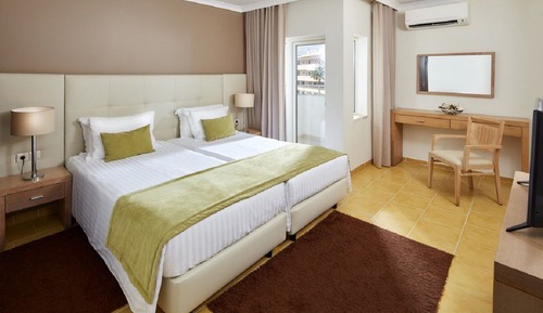 Suite, vistas a la piscina