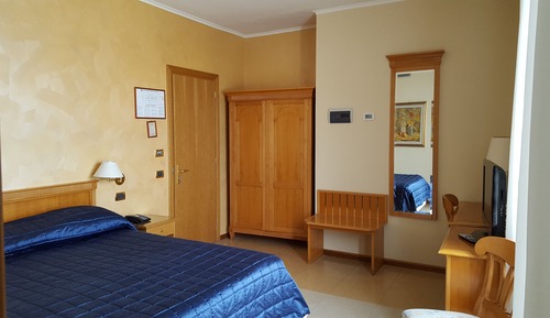 Habitación cuádruple superior, terraza, vistas al mar