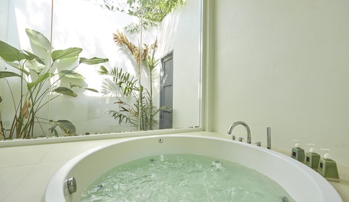 1-Bedroom Beachfront Pool Villa