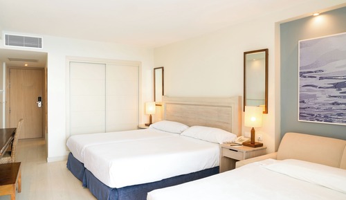 Habitación triple Signature, 1 cama de matrimonio con sofá cama, balcón, vistas al mar