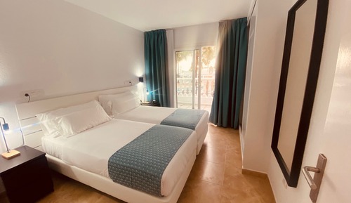 Apartamento 1 dormitorio vista lateral al mar con terraza (3+1)